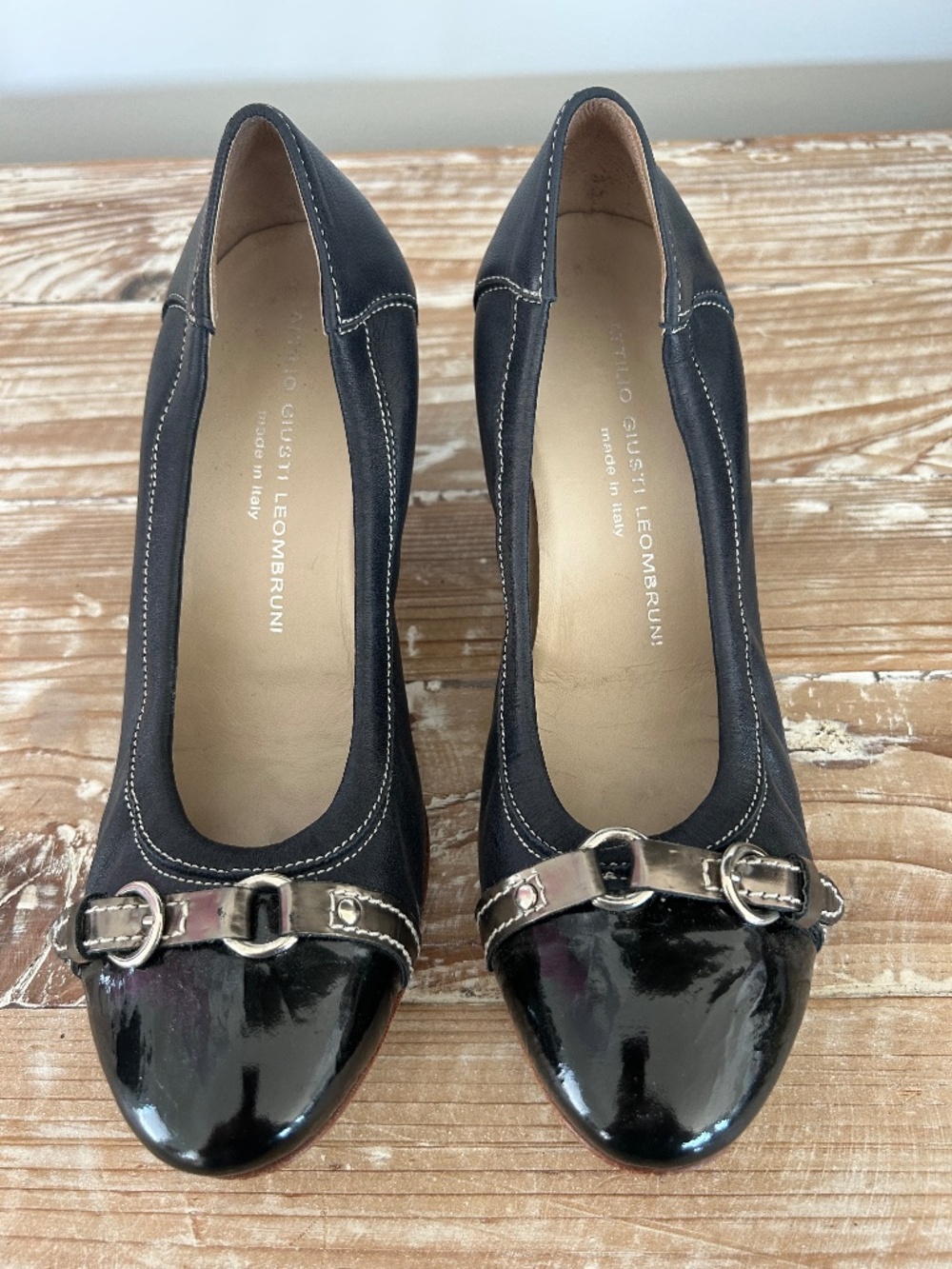 AGL (Attilo Giusti Leombruni Belted Block Heel Cap Toe Pumps Sz 39 (8.5-9) - Picture 1 of 9